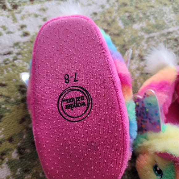🔥2/15$Bundle&save Fuzzy 🦄Girls 7-8 slippers!! - Picture 3 of 5